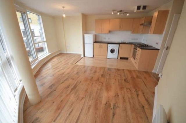  Image of 1 bedroom Flat for sale in Royal Crescent Ilford IG2 at REGAL HOUSE ROYAL CRESCENT NEWBURY PARK, IG2 7NH