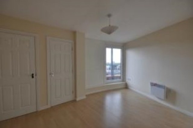  Image of 1 bedroom Flat for sale in Royal Crescent Ilford IG2 at REGAL HOUSE ROYAL CRESCENT NEWBURY PARK, IG2 7NH