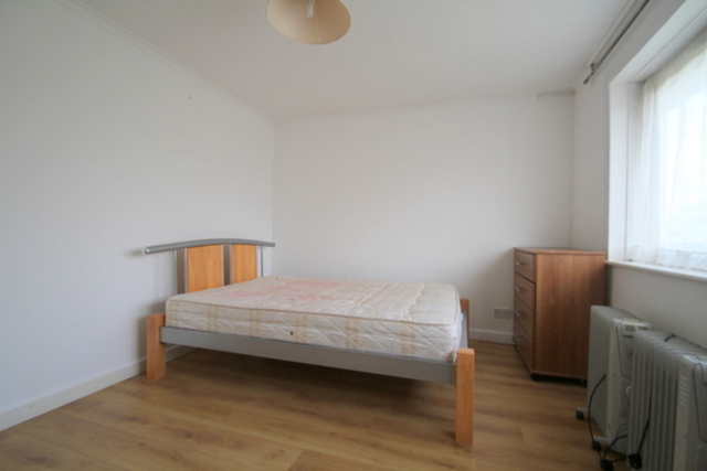  Image of 1 bedroom Apartment to rent in Regent Square London E3 at Regents Square  London, E3 3HQ