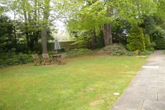 Image of 2 bedroom Flat to rent in Downswood Reigate RH2 at Reigate, RH2 0JH