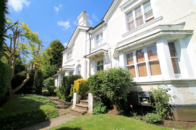  Image of 1 bedroom Flat to rent in Ridgeway Road Redhill RH1 at Redhill, RH1 6PH
