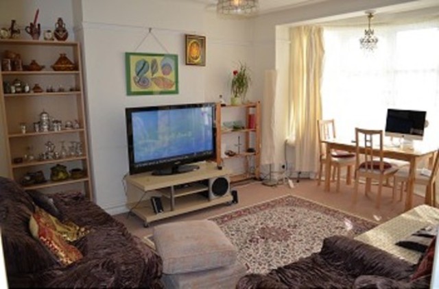  Image of 1 bedroom Flat to rent in Firs Lane London N13 at Riverway  Palmers Green, N13 5LY