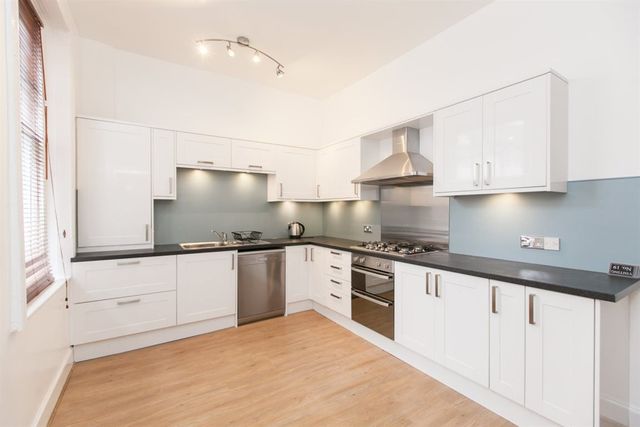 Image of 4 bedroom Detached house to rent in Roseburn Cliff Edinburgh EH12 at West End Edinburgh Edinburgh, EH12 6AL