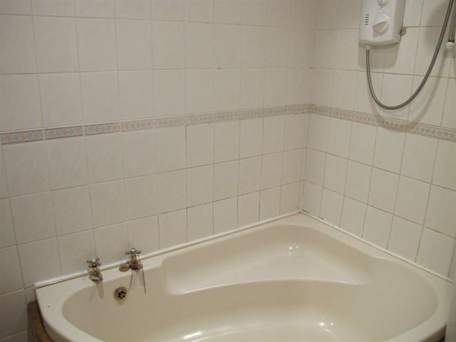  Image of 1 bedroom Flat to rent in Rossie Place Edinburgh EH7 at Easter Road Edinburgh Edinburgh, EH7 5RX