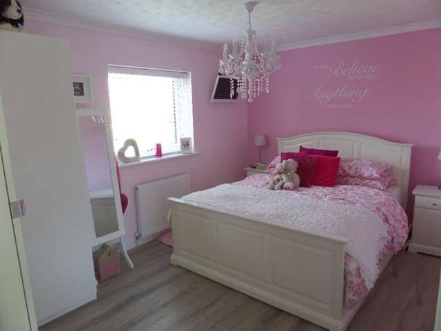  Image of 3 bedroom Detached house for sale in Rothersthorpe Giffard Park Milton Keynes MK14 at Milton Keynes, MK14 5JL