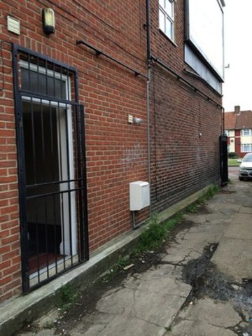  Image of Studio flat to rent in Becontree Avenue Becontree Dagenham RM8 at (S) BECONTREE AVENUE  BECONTREE, RM8 2UB