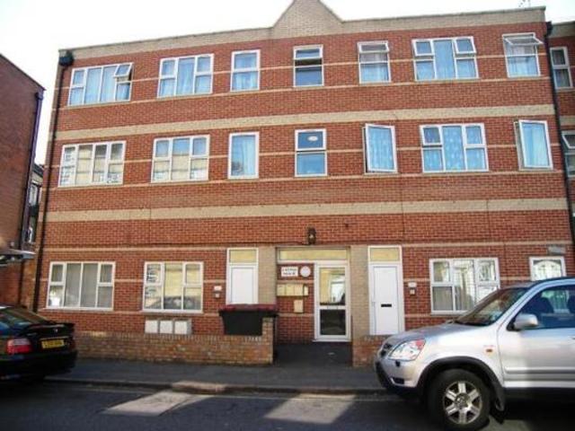  Image of 2 bedroom Flat to rent in Salisbury Road High Barnet Barnet EN5 at Salisbury Road Barnet London, EN5 4JW