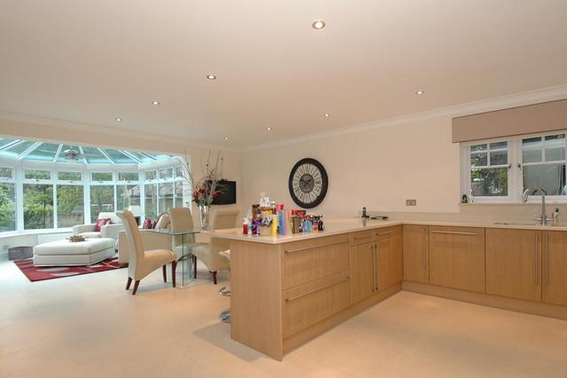  Image of 5 bedroom Detached house to rent in Sandy Lane Cobham KT11 at Sandy Lane Cobham Cobham, KT11 2EU