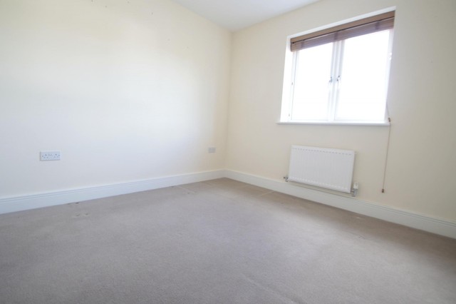  Image of 2 bedroom Apartment to rent in Scholars Place Walton-on-Thames KT12 at Walton-On-Thames, KT12 3FE