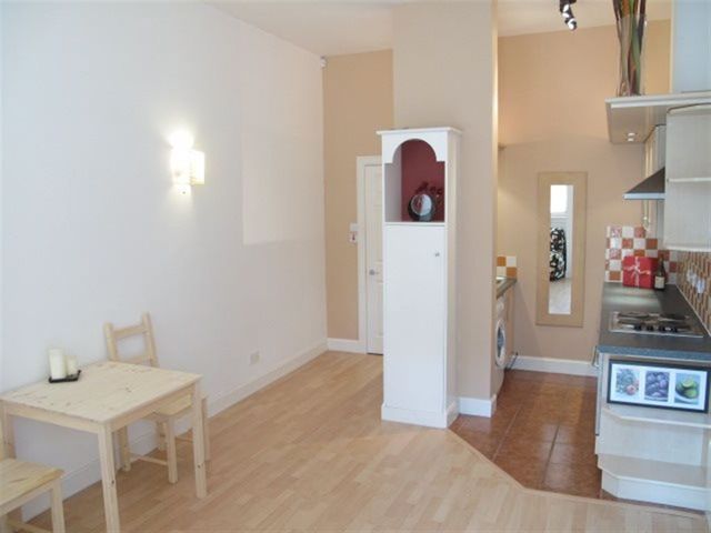  Image of 1 bedroom Studio flat to rent in Sciennes Edinburgh EH9 at Newington Edinburgh Edinburgh, EH9 1NH