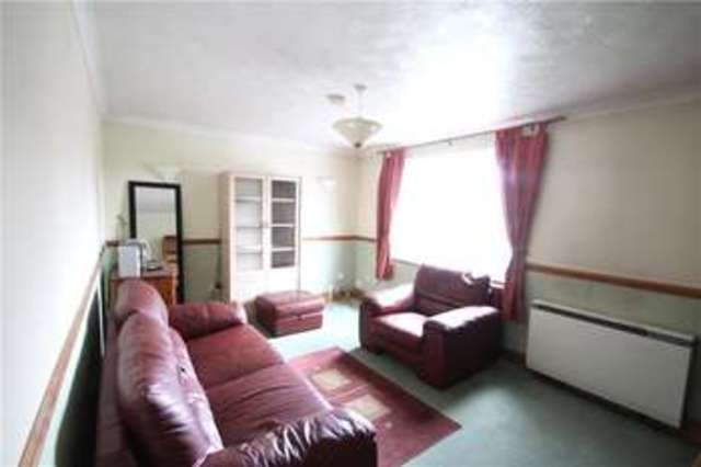  Image of 2 bedroom Flat to rent in Secretan Road Rochester ME1 at Rochester Kent Rochester, ME1 3NR
