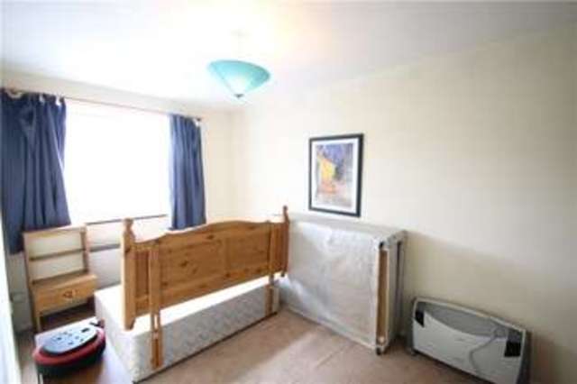  Image of 2 bedroom Flat to rent in Secretan Road Rochester ME1 at Rochester Kent Rochester, ME1 3NR