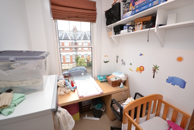  Image of 3 bedroom Property to rent in Sedgemere Avenue London N2 at East Finchley, N2 0SX