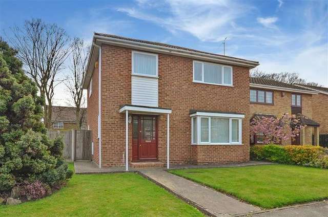  Image of 3 bedroom Detached house for sale in Selwyn Drive Broadstairs CT10 at Broadstairs Kent Broadstairs, CT10 2SW