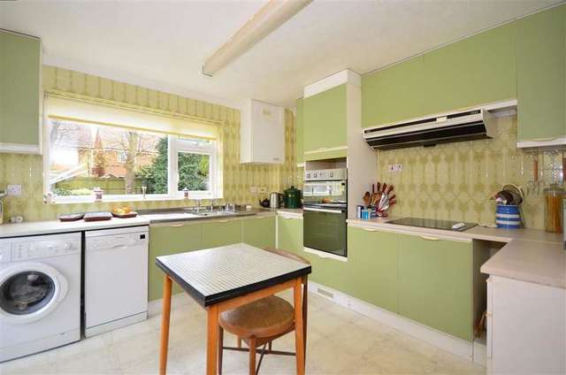  Image of 3 bedroom Detached house for sale in Selwyn Drive Broadstairs CT10 at Broadstairs Kent Broadstairs, CT10 2SW