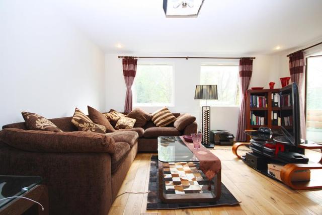  Image of 1 bedroom Apartment to rent in Seren Park Gardens London SE3 at Greenwich, SE3 7RP