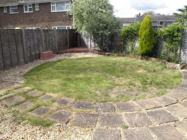  Image of 3 bedroom End of Terrace for sale in Severn Road Farnborough GU14 at Severn Road  Farnborough, GU14 9NQ