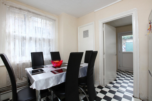  Image of 1 bedroom Apartment for sale in Shenley Road London SE5 at Shenley Road  Camberwell, SE5 8NN