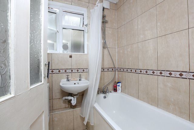  Image of 1 bedroom Apartment for sale in Shenley Road London SE5 at Shenley Road  Camberwell, SE5 8NN