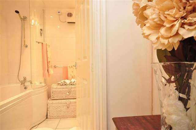  Image of 2 bedroom Apartment for sale in Shore Road Bonchurch Ventnor PO38 at Bonchurch Ventnor Ventnor, PO38 1RH