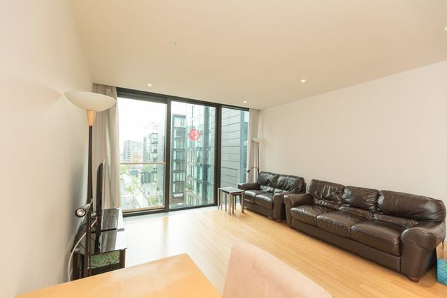  Image of 2 bedroom Flat to rent in Simpson Loan Edinburgh EH3 at Meadows Edinburgh Edinburgh, EH3 9GG