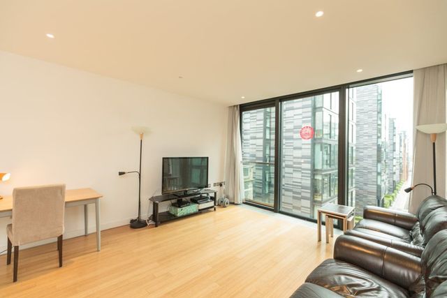 Image of 2 bedroom Flat to rent in Simpson Loan Edinburgh EH3 at Meadows Edinburgh Edinburgh, EH3 9GG