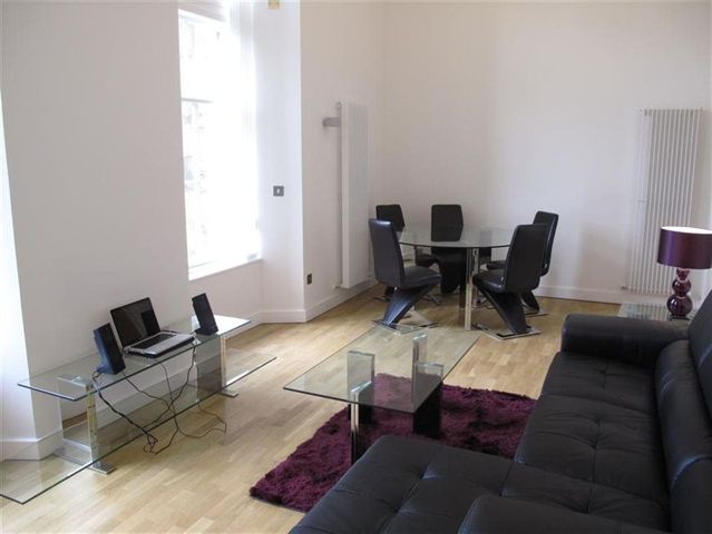  Image of 2 bedroom Flat to rent in Simpson Loan Edinburgh EH3 at Meadows Edinburgh Edinburgh, EH3 9GG