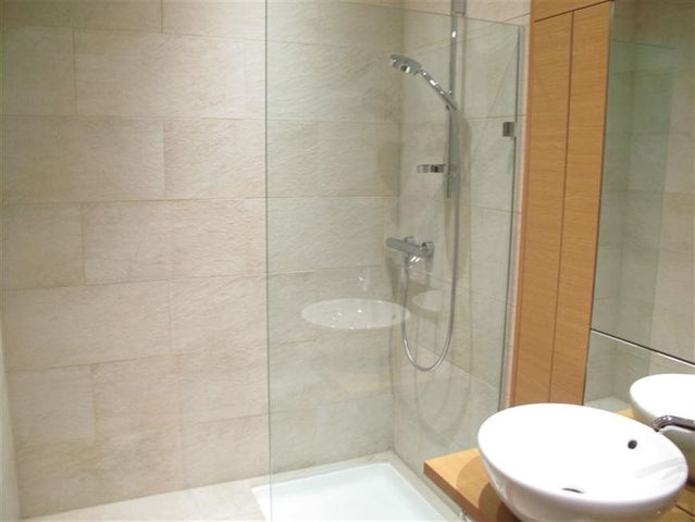  Image of 2 bedroom Flat to rent in Simpson Loan Edinburgh EH3 at Meadows Edinburgh Edinburgh, EH3 9GG