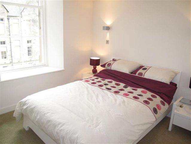  Image of 2 bedroom Flat to rent in Simpson Loan Edinburgh EH3 at Meadows Edinburgh Edinburgh, EH3 9GG