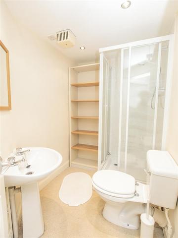  Image of 1 bedroom Flat to rent in South Learmonth Gardens Edinburgh EH4 at West End Edinburgh Edinburgh, EH4 1EZ