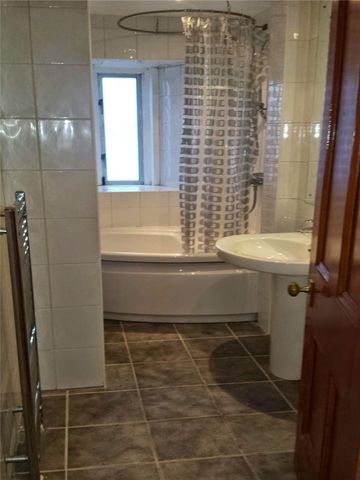  Image of 2 bedroom Flat to rent in South Street Greenock PA16 at Greenock Inverclyde Inverclyde, PA16 8UE