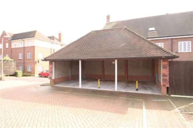  Image of 2 bedroom Flat to rent in Southbank Hextable Swanley BR8 at Swanley, BR8 7PP