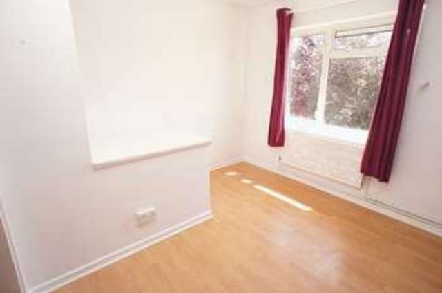 Image of 1 bedroom Flat to rent in Southchurch Rectory Chase Southend-on-Sea SS2 at Southchurch Rectory Chase  Southend-On-Sea, SS2 4XB