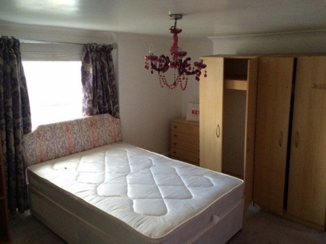  Image of 5 bedroom Terraced house to rent in Southgate Road London N1 at SOUTHGATE ROAD  DALSTON, N1 3HX