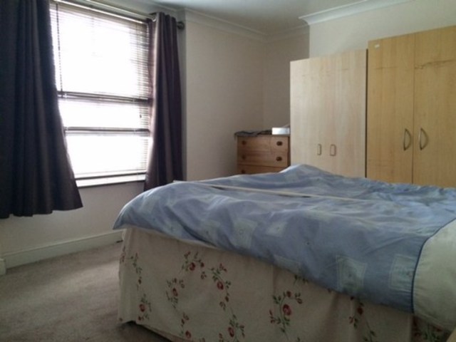  Image of 5 bedroom Terraced house to rent in Southgate Road London N1 at SOUTHGATE ROAD  DALSTON, N1 3HX