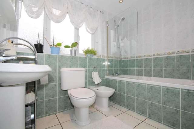  Image of 5 bedroom Detached house for sale in St. Agnells Lane Hemel Hempstead HP2 at St Agnells Lane  Hemel Hempstead, HP2 7AX