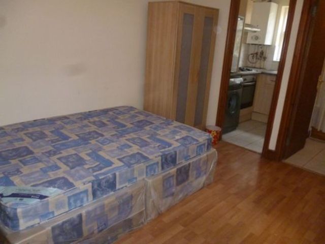  Image of Studio flat to rent in St. James