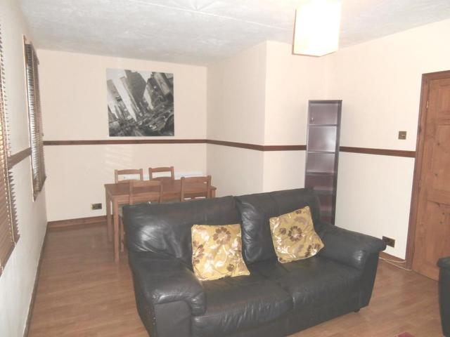  Image of 3 bedroom Flat to rent in St. John Street Stirling FK8 at Stirling Town Stirling Stirling, FK8 1EB