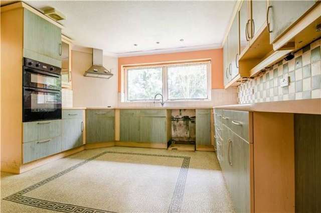  Image of 4 bedroom Detached house for sale in St. Peters Street Caxton Cambridge CB23 at 4 St Peters Street  Caxton, CB23 3PJ