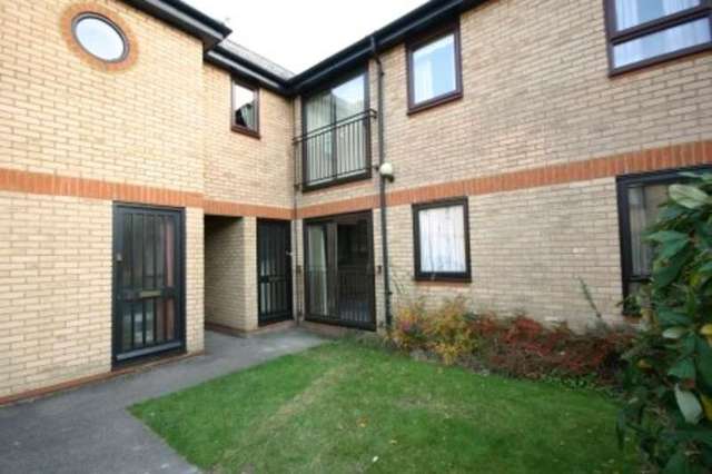  Image of 2 bedroom Ground Flat to rent in Stamford Close Royston SG8 at Royston Hertfordshire, SG8 7EJ