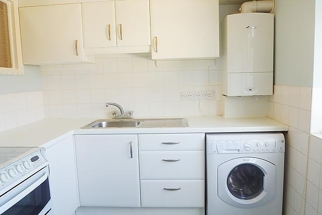  Image of 2 bedroom Flat to rent in Cumberland Road Preston Brighton BN1 at Cumberland Road  Brighton, BN1 6ZE