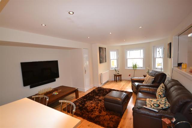  Image of 2 bedroom Property to rent in Stapleton Hall Road London N4 at Stroud Green, N4 4RB