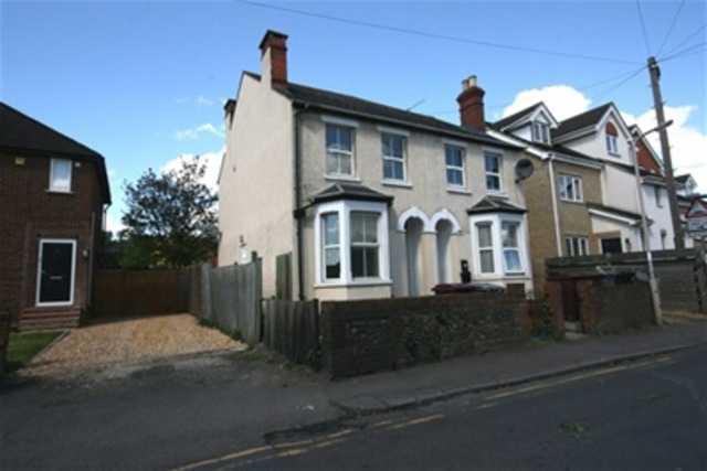 Image of 1 bedroom Flat to rent in Star Road Caversham Reading RG4 at Reading, RG4 5BG