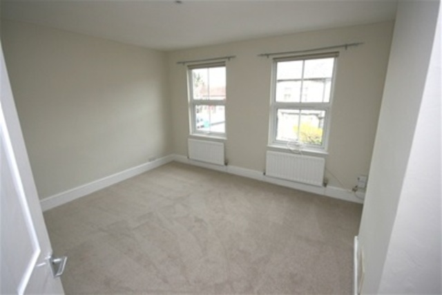  Image of 1 bedroom Flat to rent in Star Road Caversham Reading RG4 at Reading, RG4 5BG
