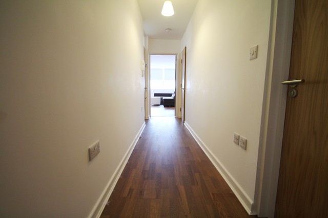  Image of 2 bedroom Flat to rent in Station Road Redhill RH1 at 54 Station Road  Redhill, RH1 1PH