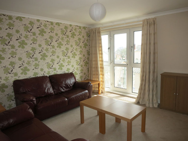 Image of 2 bedroom Flat to rent in Stenhouse Gardens Edinburgh EH11 at Stenhouse Edinburgh Edinburgh, EH11 3LS