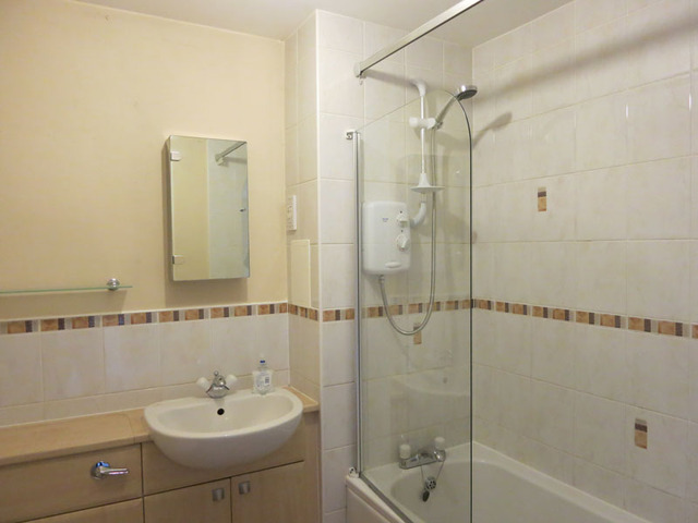  Image of 2 bedroom Flat to rent in Stenhouse Gardens Edinburgh EH11 at Stenhouse Edinburgh Edinburgh, EH11 3LS
