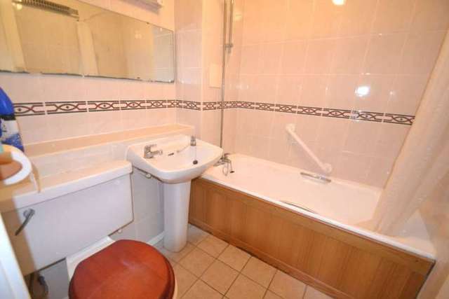  Image of 1 bedroom Apartment to rent in Stevens Close Epsom KT17 at Stevens Close  Epsom, KT17 4RG