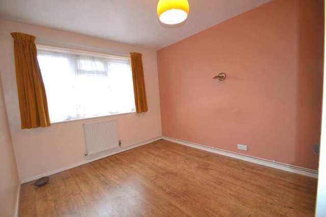  Image of 1 bedroom Apartment to rent in Stevens Close Epsom KT17 at Stevens Close  Epsom, KT17 4RG