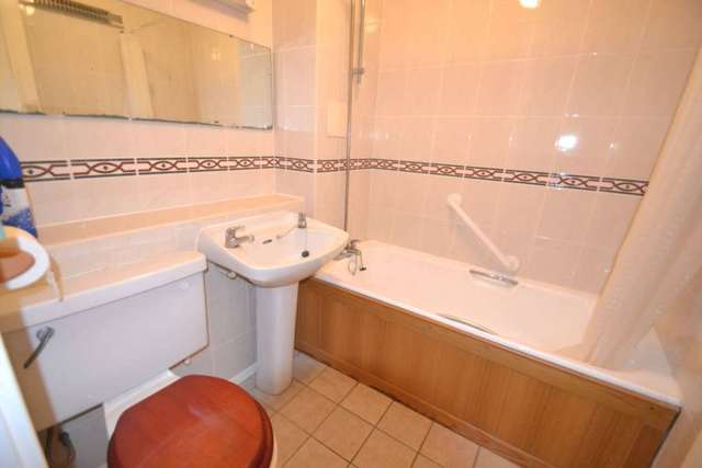  Image of 1 bedroom Apartment to rent in Stevens Close Epsom KT17 at Stevens Close  Epsom, KT17 4RG